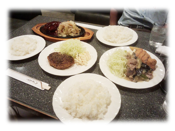 定番ハンバーグとミックスランチ。 定番ハンバーグとミックスランチ。