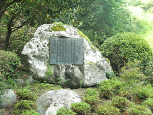宿の右にある「伊豆の踊子文学碑」